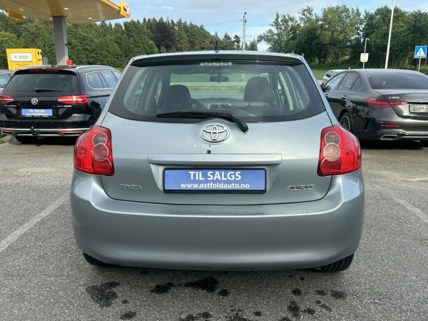 toyota-auris-bensin-2010-big-5