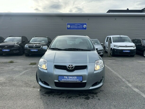 toyota-auris-bensin-2010-big-1