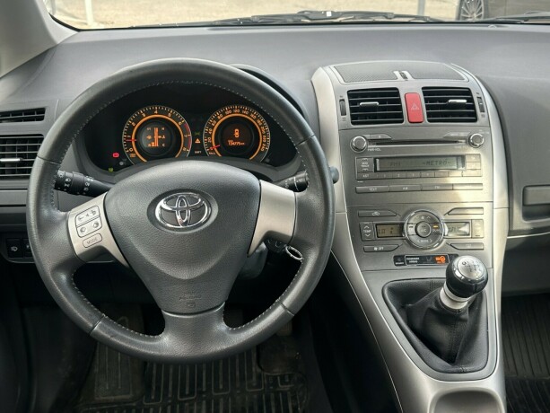 toyota-auris-bensin-2010-big-7
