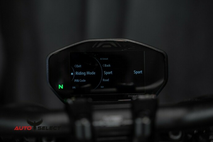 ducati-streetfighter-v2-bensin-2023-big-19