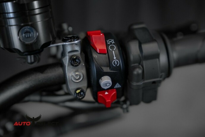 ducati-streetfighter-v2-bensin-2023-big-24