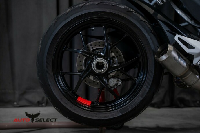 ducati-streetfighter-v2-bensin-2023-big-12