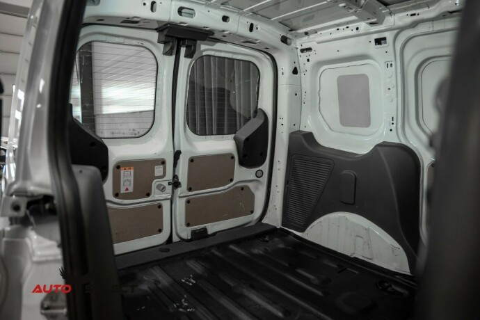 ford-transit-connect-diesel-2018-big-13