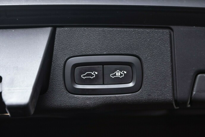 volvo-xc-60-elektrisitetbensin-2018-big-32