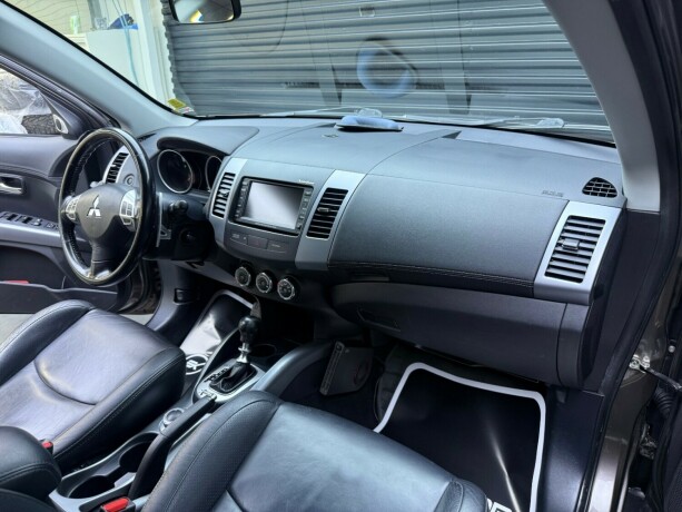 mitsubishi-outlander-diesel-2010-big-10