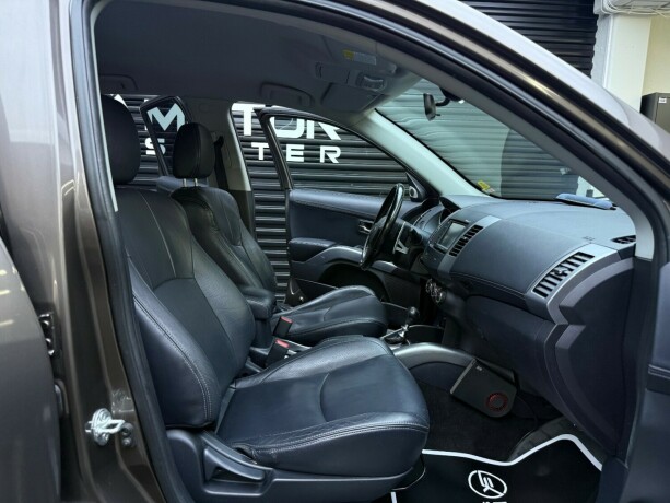 mitsubishi-outlander-diesel-2010-big-25