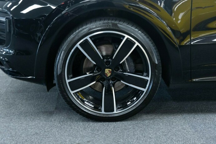 porsche-cayenne-coupe-elektrisitetbensin-2023-big-4