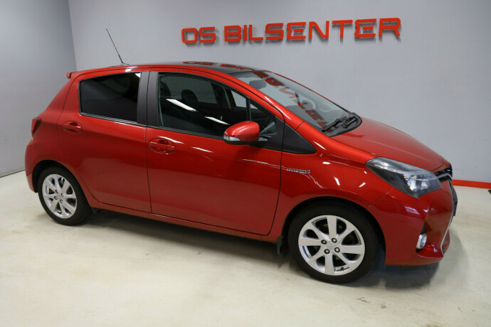 toyota-yaris-elektrisitetbensin-2016-big-1