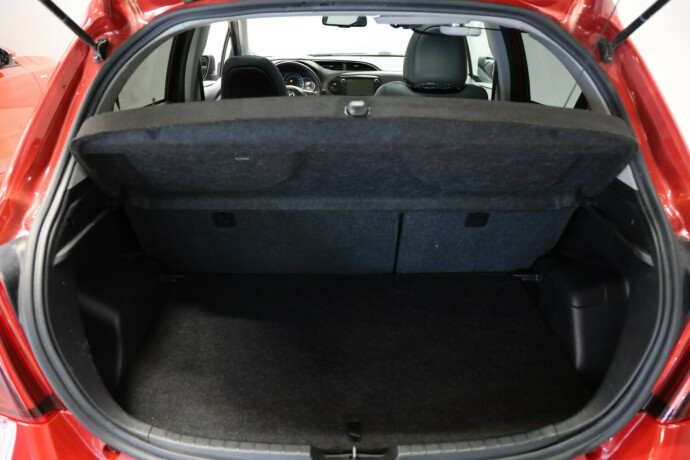 toyota-yaris-elektrisitetbensin-2016-big-13