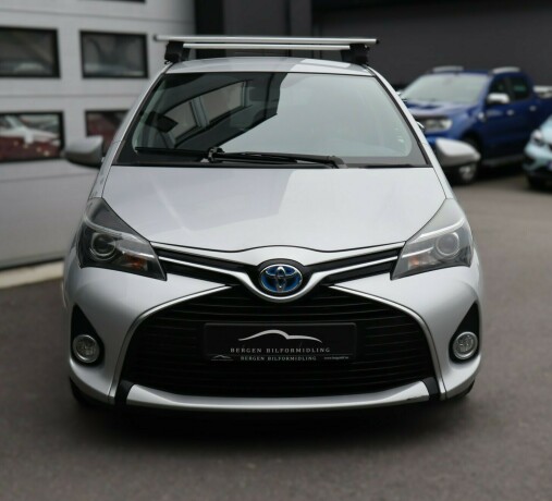 toyota-yaris-elektrisitetbensin-2015-big-4