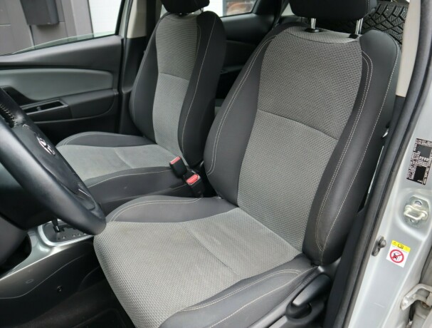 toyota-yaris-elektrisitetbensin-2015-big-11