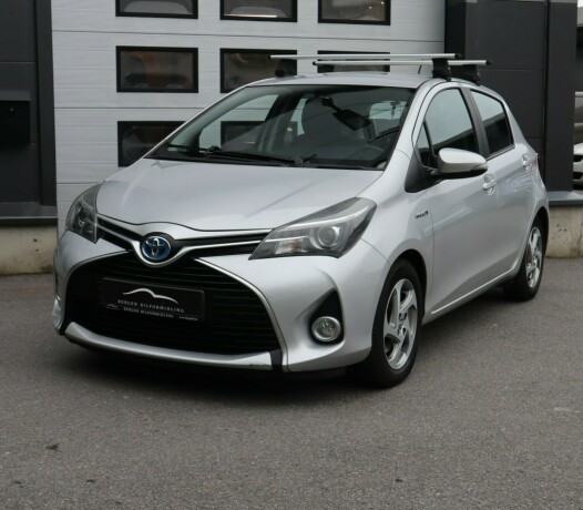 toyota-yaris-elektrisitetbensin-2015-big-2