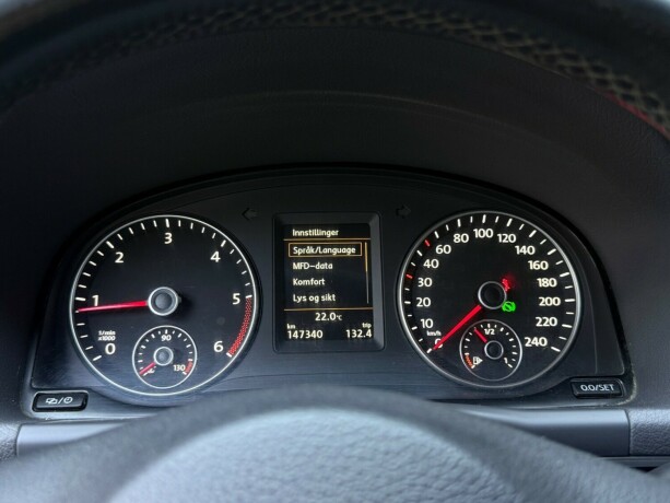 volkswagen-touran-diesel-2015-big-12
