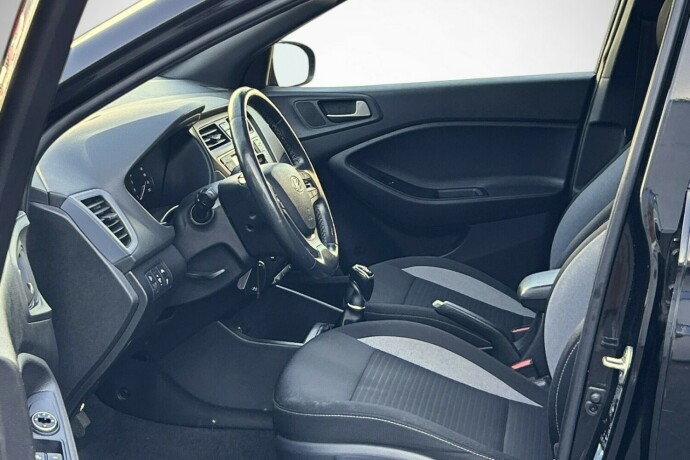 hyundai-i20-bensin-2018-big-7