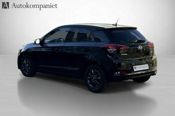 hyundai-i20-bensin-2018-big-1
