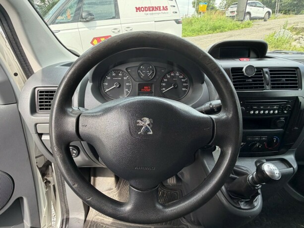peugeot-expert-diesel-2015-big-12