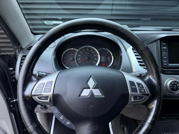 mitsubishi-l200-diesel-2012-big-13