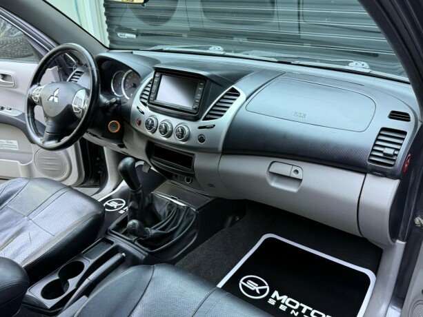 mitsubishi-l200-diesel-2012-big-12