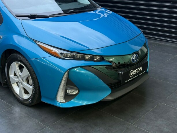 toyota-prius-elektrisitetbensin-2018-big-2