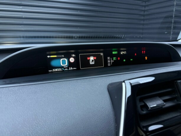 toyota-prius-elektrisitetbensin-2018-big-12