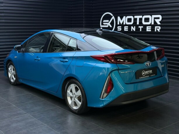 toyota-prius-elektrisitetbensin-2018-big-1