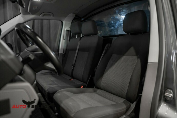 volkswagen-transporter-diesel-2021-big-21
