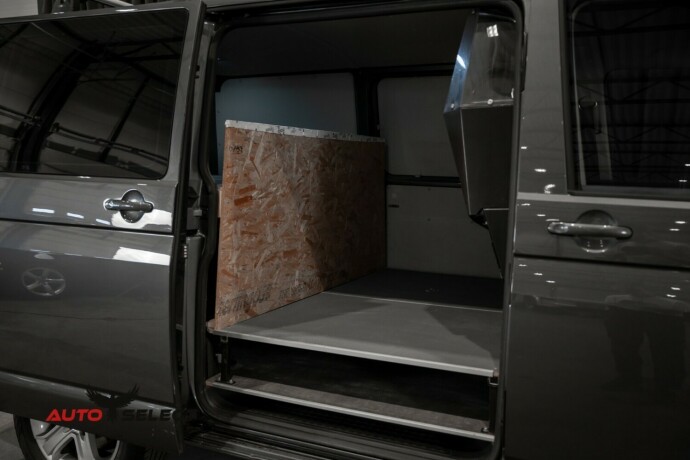 volkswagen-transporter-diesel-2021-big-15