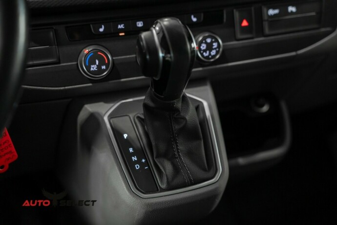 volkswagen-transporter-diesel-2021-big-29