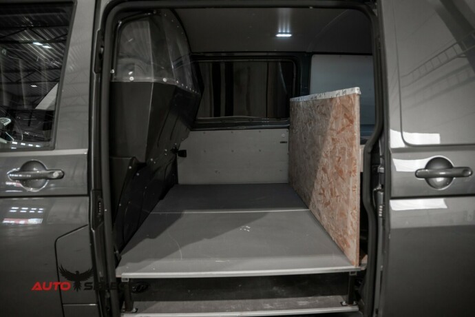 volkswagen-transporter-diesel-2021-big-8