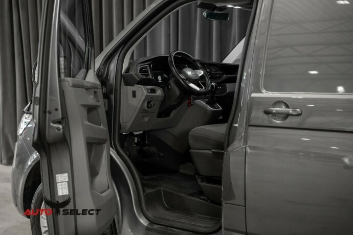 volkswagen-transporter-diesel-2021-big-19