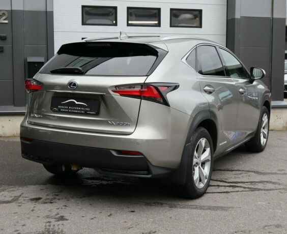 lexus-nx300h-bensin-2015-big-22