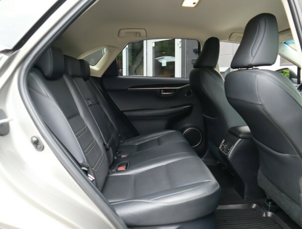 lexus-nx300h-bensin-2015-big-26