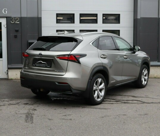 lexus-nx300h-bensin-2015-big-21