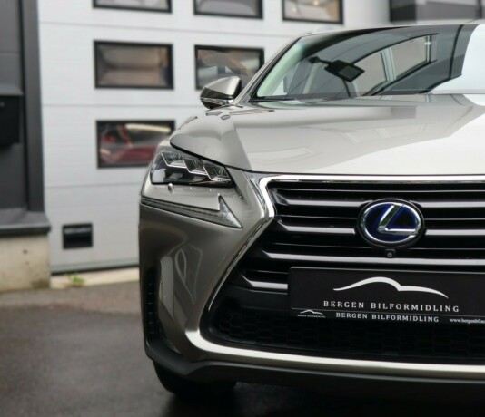 lexus-nx300h-bensin-2015-big-3