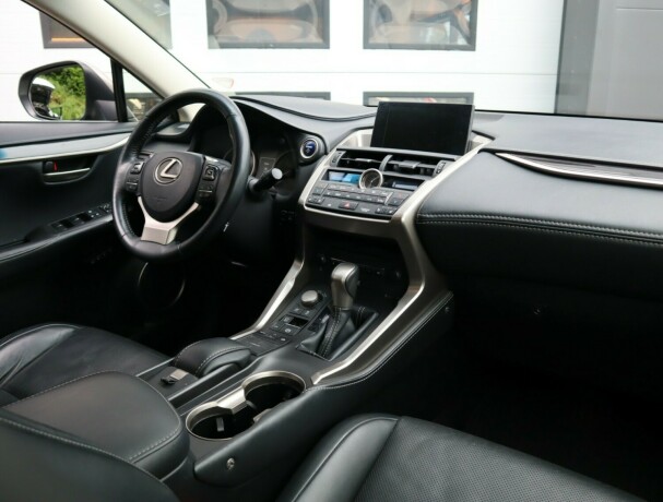 lexus-nx300h-bensin-2015-big-28