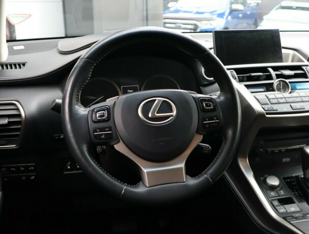 lexus-nx300h-bensin-2015-big-11