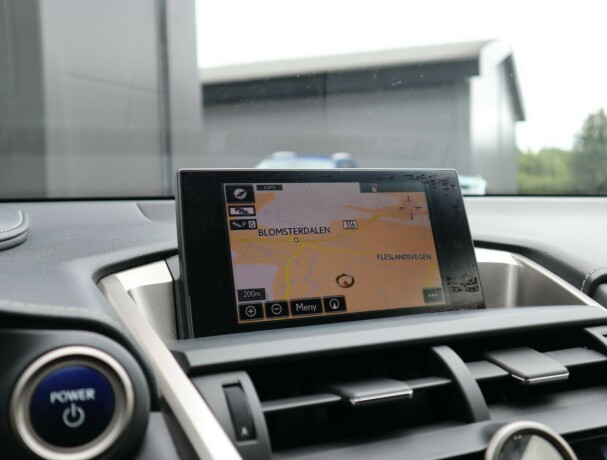 lexus-nx300h-bensin-2015-big-17