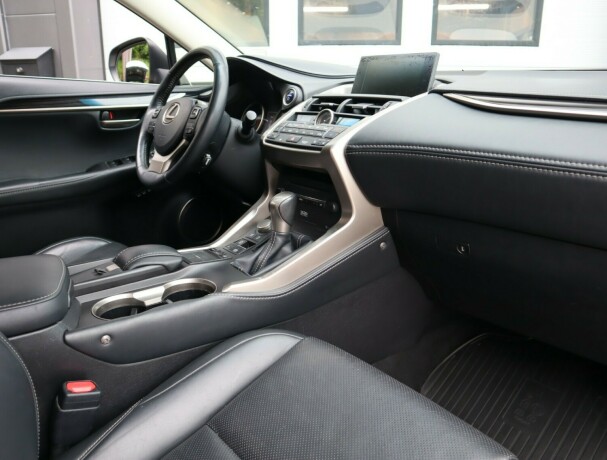 lexus-nx300h-bensin-2015-big-30