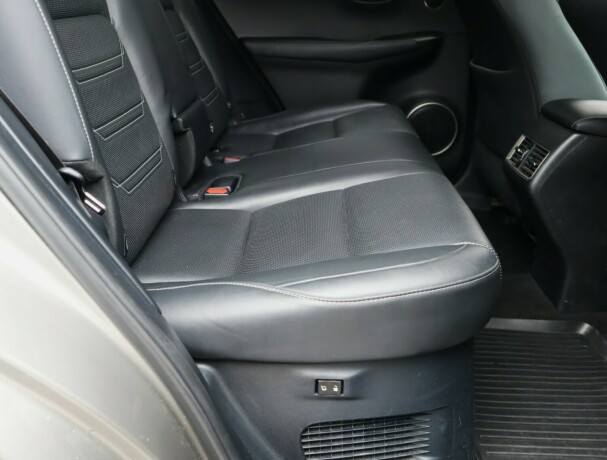 lexus-nx300h-bensin-2015-big-31