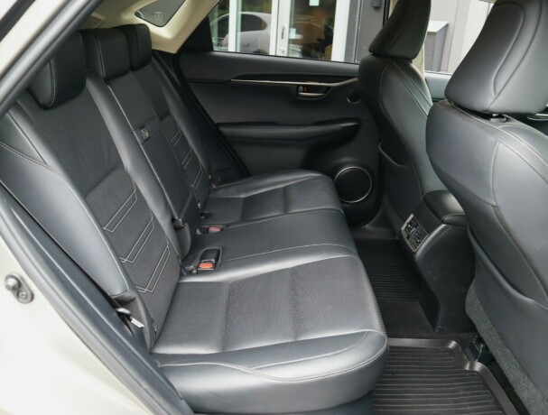 lexus-nx300h-bensin-2015-big-27