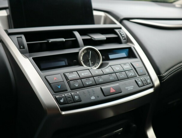 lexus-nx300h-bensin-2015-big-13