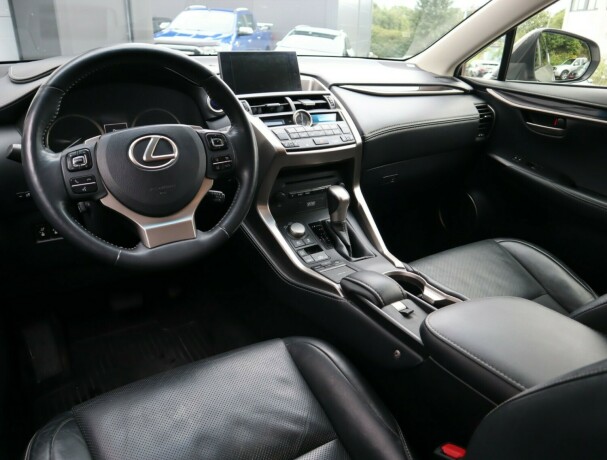 lexus-nx300h-bensin-2015-big-10