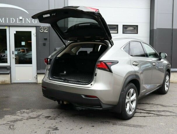 lexus-nx300h-bensin-2015-big-25