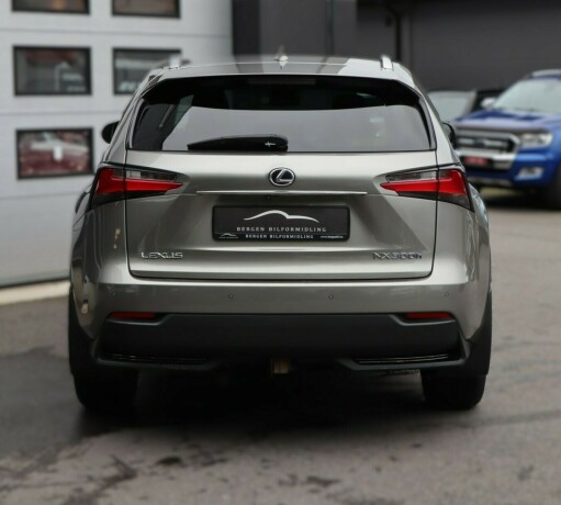 lexus-nx300h-bensin-2015-big-23