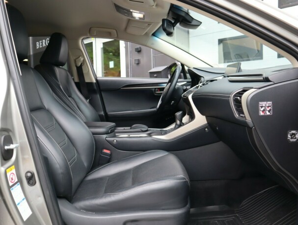 lexus-nx300h-bensin-2015-big-29