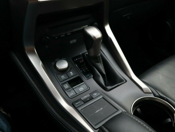 lexus-nx300h-bensin-2015-big-12