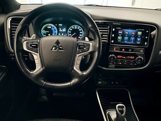 mitsubishi-outlander-plug-in-petrol-2018-big-9