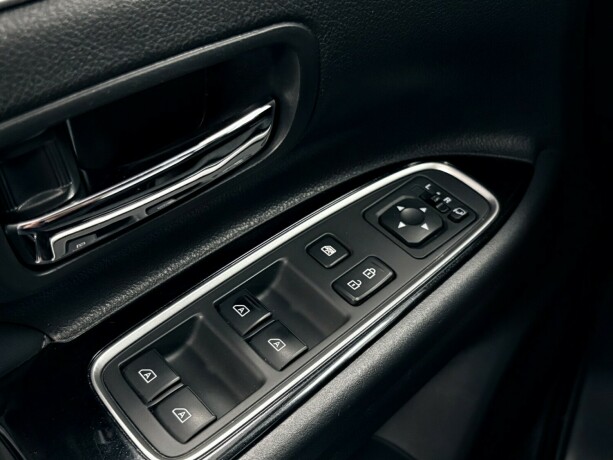 mitsubishi-outlander-plug-in-petrol-2018-big-16