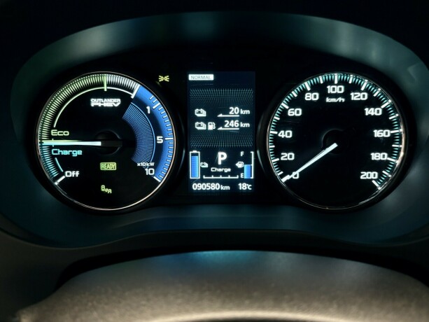 mitsubishi-outlander-plug-in-petrol-2018-big-11
