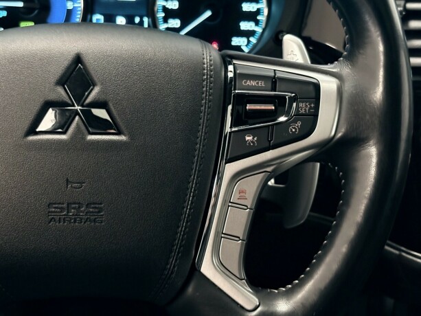 mitsubishi-outlander-plug-in-petrol-2018-big-13